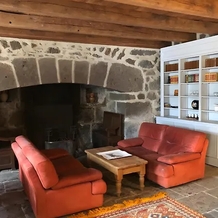 Maison Familiale Face A La Montagne * Saint-Vincent-de-Salers