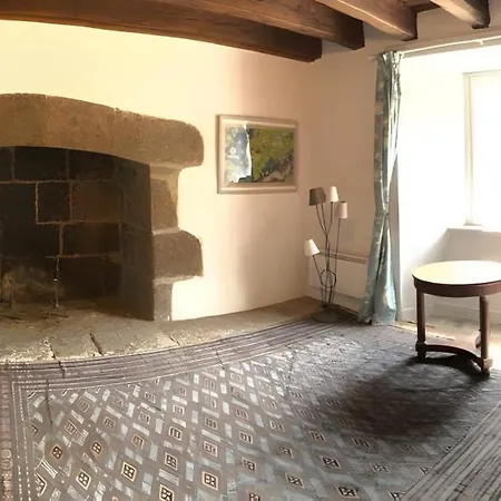 Holiday home Maison Familiale Face A La Montagne Saint-Vincent-de-Salers